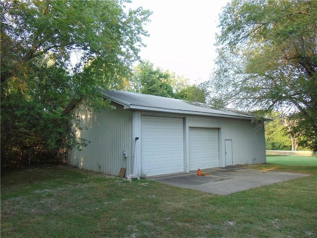 garage featuring a lawn