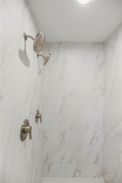 details featuring tiled shower