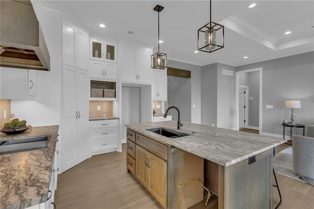 16879 S Cardinal St, Olathe, KS 66062 - kitchen with a sink, custom exhaust hood, backsplash, light wood-style flooring, and recessed lighting