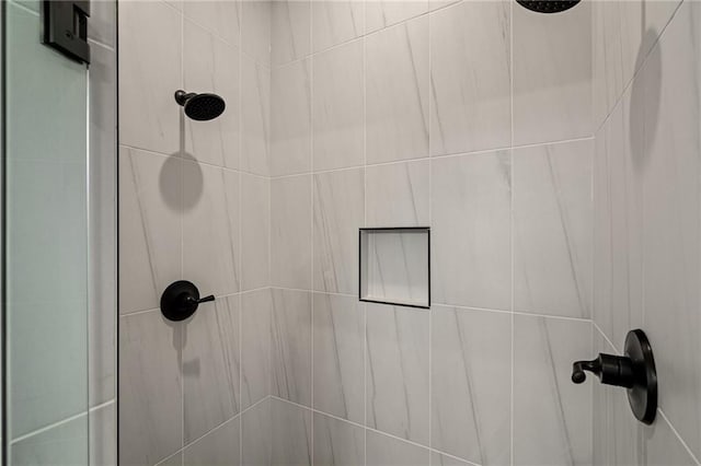 interior details with a tile shower