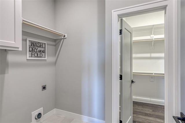 clothes washing area with electric dryer hookup