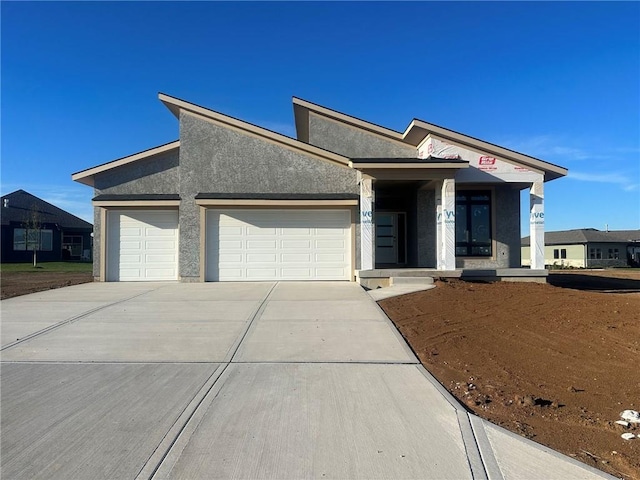 view of front facade featuring a garage