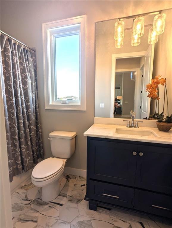 bathroom featuring a shower with curtain, vanity, and toilet