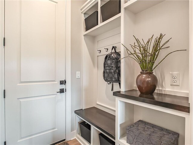 16724 Hayes St, Overland Park, KS 66085 - view of mudroom