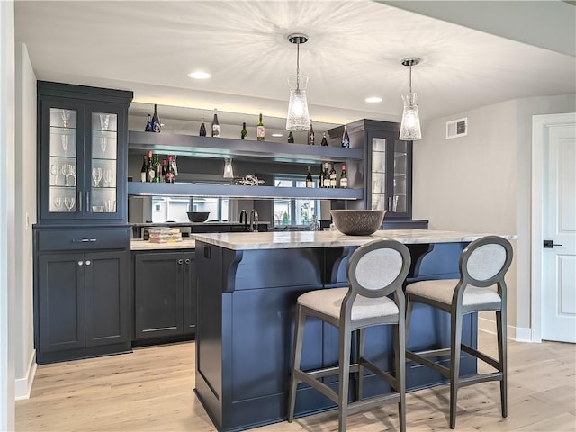 16724 Hayes St, Overland Park, KS 66085 - indoor wet bar featuring light wood finished floors, decorative light fixtures, baseboards, and recessed lighting