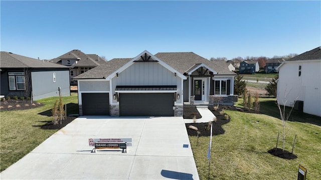 view of front of home featuring a front lawn