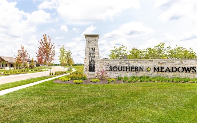 community sign with a lawn