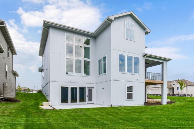 16743 S Hall St, Olathe, KS 66062 - rear view of house featuring a lawn