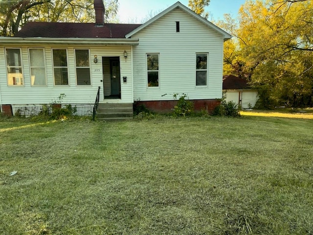 view of front facade featuring a front yard