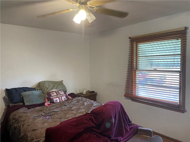 bedroom with ceiling fan