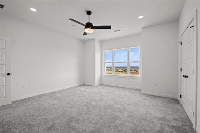 carpeted empty room featuring ceiling fan