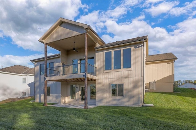 back of house featuring a patio, a lawn, and ceiling fan