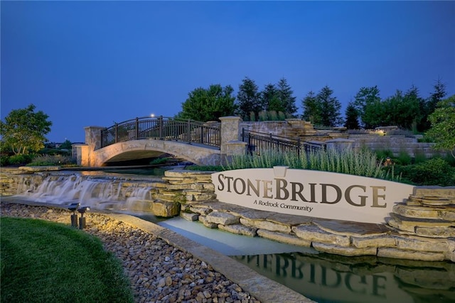 view of community / neighborhood sign