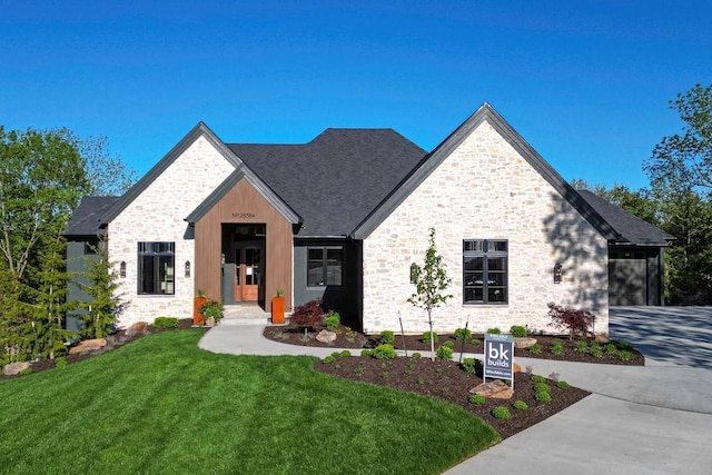 view of front of home featuring a porch and a front yard