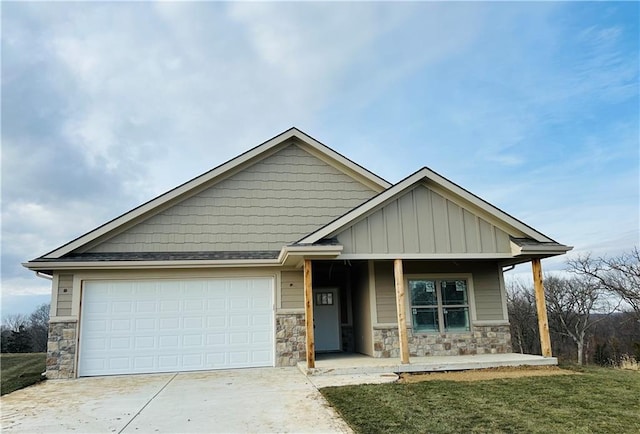 craftsman house featuring covered porch and a garage