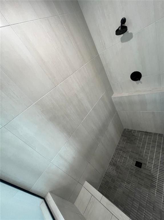 bathroom with a tile shower