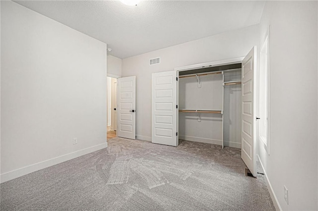 unfurnished bedroom with carpet flooring and a closet