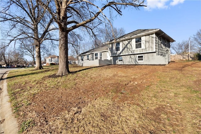 exterior space featuring a lawn