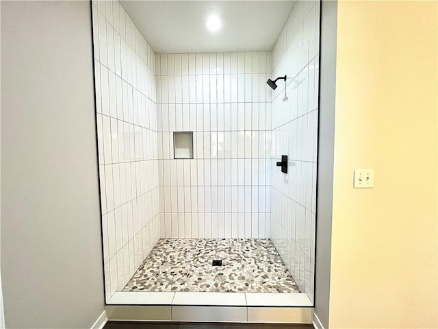 bathroom featuring tiled shower