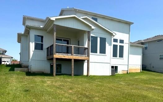 29613 W 196th St, Gardner, KS 66030 - rear view of house with a yard
