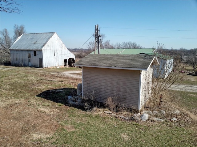 view of outdoor structure with a yard