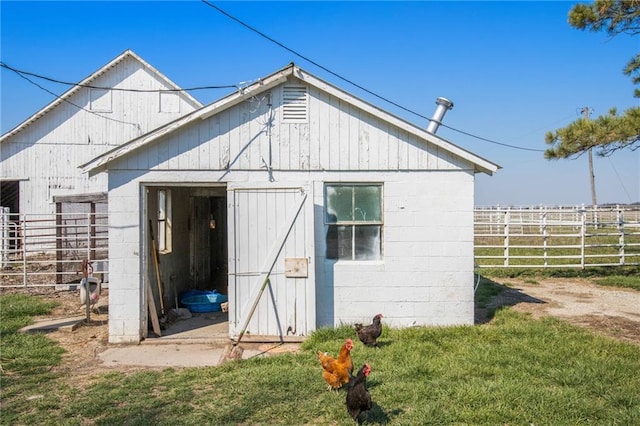 view of outdoor structure with a yard