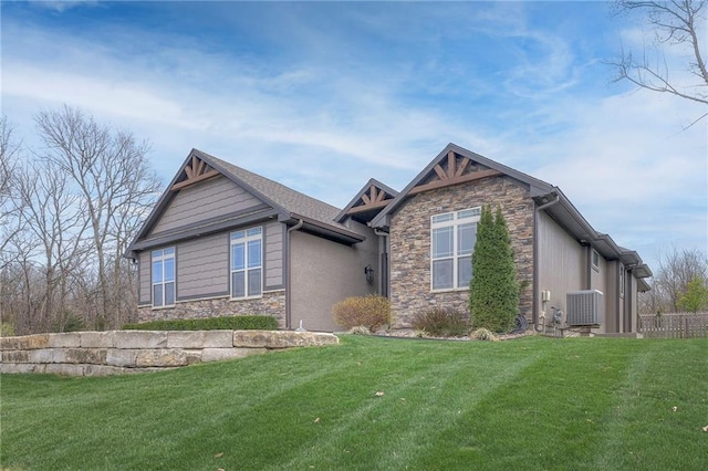 craftsman house featuring a front lawn