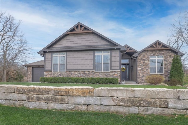 craftsman house featuring a garage