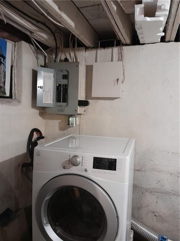 laundry area featuring washer / clothes dryer