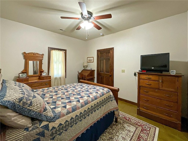 bedroom with ceiling fan