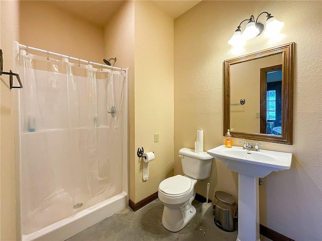 bathroom with a shower with shower curtain, toilet, and sink