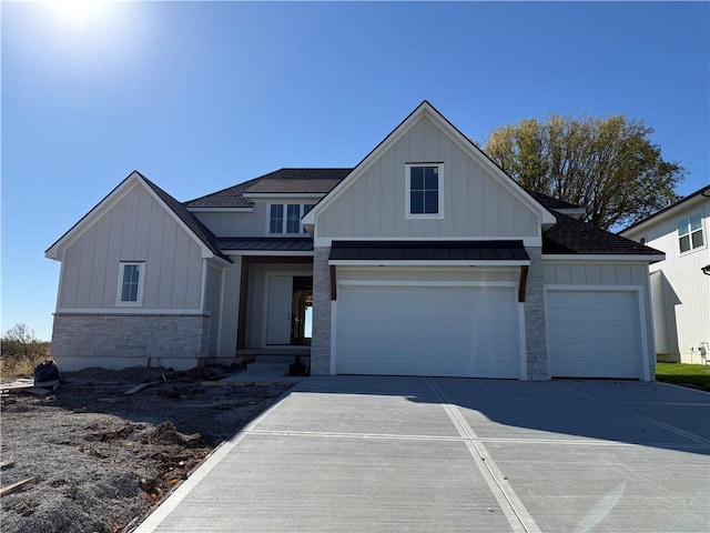 view of front of house featuring a garage