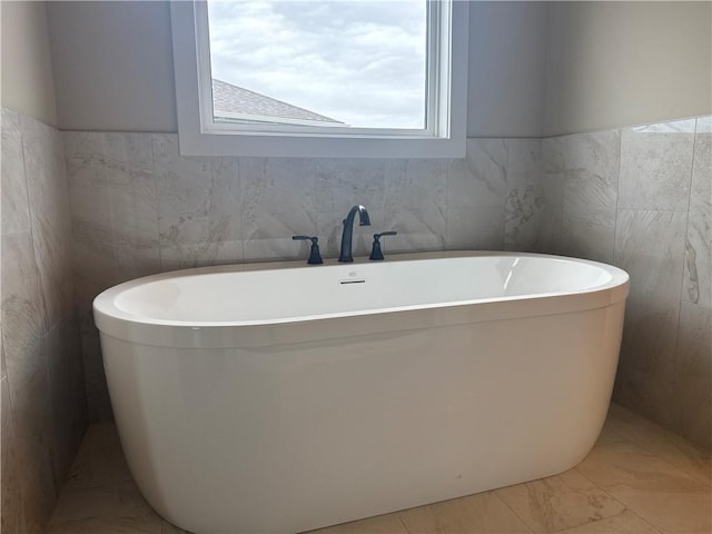 bathroom featuring a bathtub