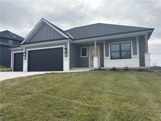 view of front facade with a garage and a front yard