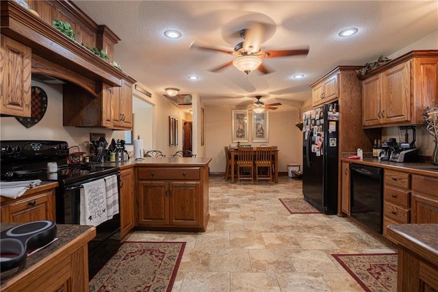 kitchen with kitchen peninsula, ceiling fan, and black appliances