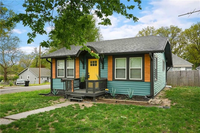 view of front of house featuring a front yard