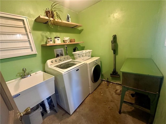 washroom featuring a sink, laundry area, and washing machine and clothes dryer