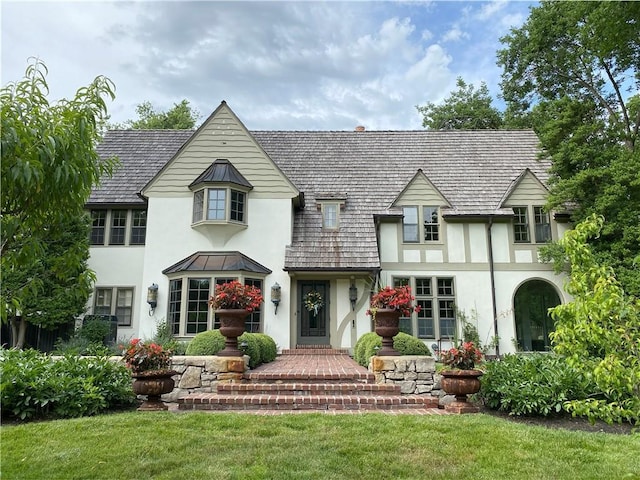 3700 W 65th St, Mission Hills, KS 66208 - view of front of property featuring stucco siding and a front yard