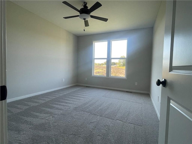 unfurnished room featuring ceiling fan and carpet