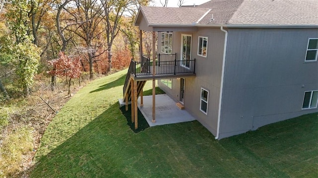 view of yard with a patio