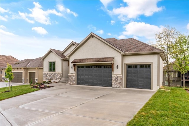 view of front facade featuring a front lawn and a garage