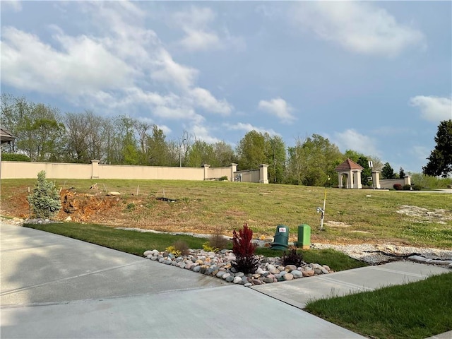 Listing photo 2 for 828 NE Del Lago Ct, Lees Summit MO 64064