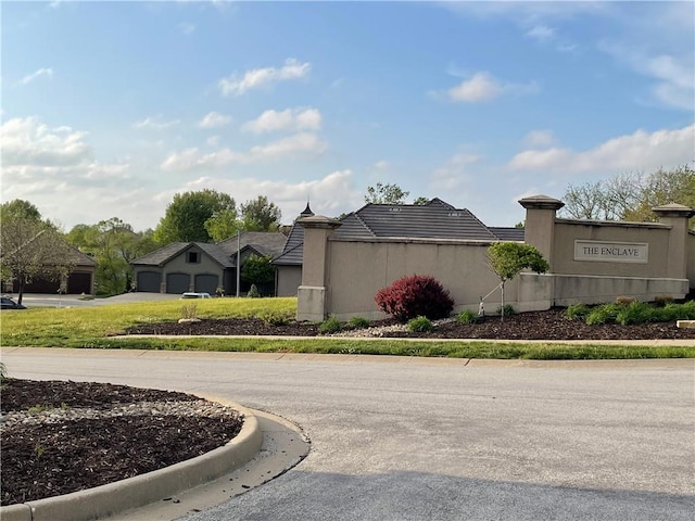 Listing photo 3 for 828 NE Del Lago Ct, Lees Summit MO 64064