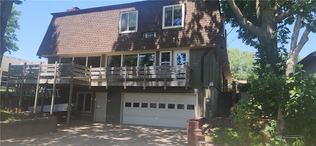 view of front facade featuring a garage and a balcony