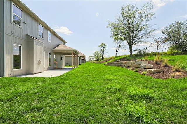 view of yard featuring a patio