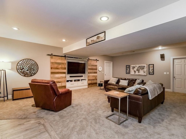 living room featuring a barn door and carpet