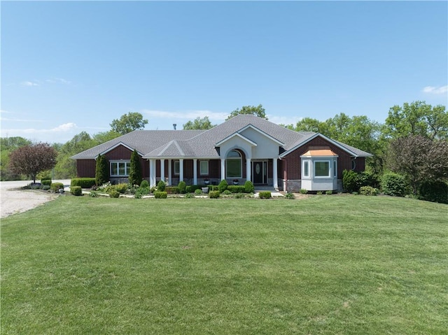 ranch-style house featuring a front yard