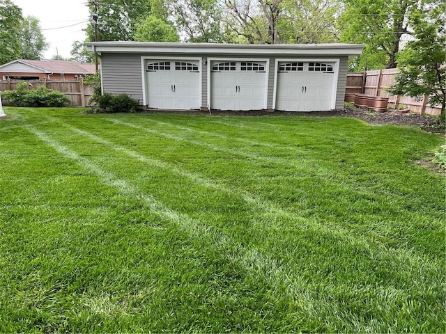 exterior space featuring a lawn