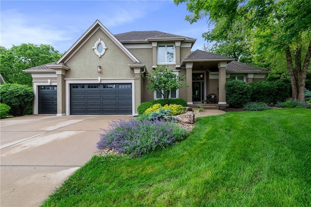 view of front of home featuring a front yard