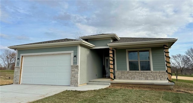 view of front of home featuring a front yard and a garage